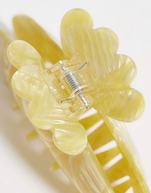 Sui Ava Helle big hair claw in yellow, 2 of 3