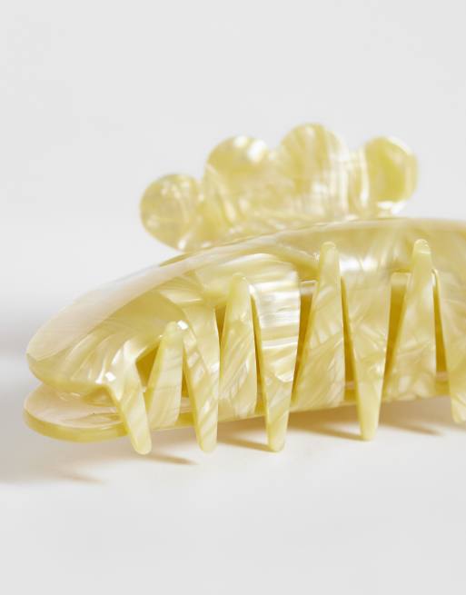 Sui Ava Helle big hair claw in yellow, 3 of 3