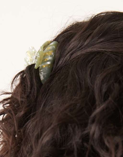 Sui Ava Helle Vacanza mini hair claw in matcha green