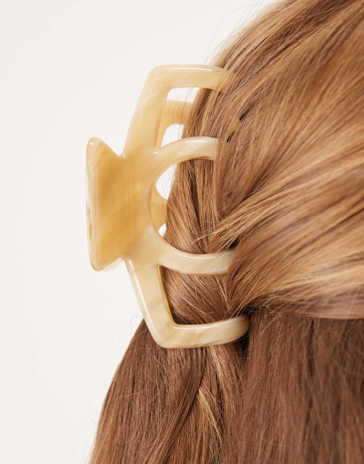 Sui Ava josie birch big ivory hair claw in white