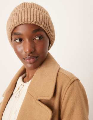 Sui Ava Nico Beanie In Neutral