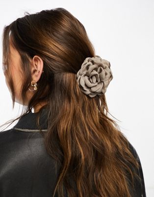 SUI AVA rose corsage hair claw clip in beige - ASOS Price Checker