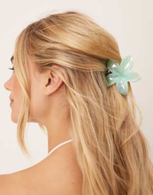Sui Ava - Plumeria - Blumen-Haarklammer in Metallic-Grün