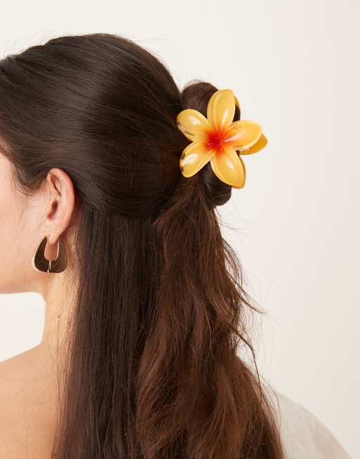 Sui Ava – Plumeria – Duża żółta klamra do włosów w kształcie kwiatu