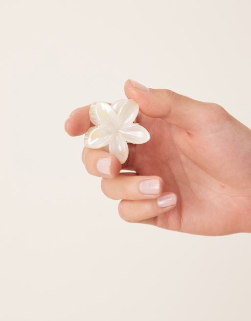 Sui Ava - Plumeria - Metallisk hvid mini-hårklemme med blomsterdesign , 3 af 3