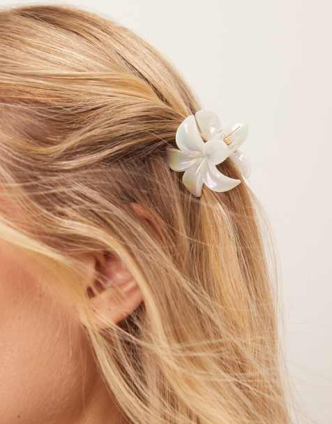 Sui Ava - Plumeria - Pinza per capelli piccola bianca metallizzata a forma di fiore - view 1