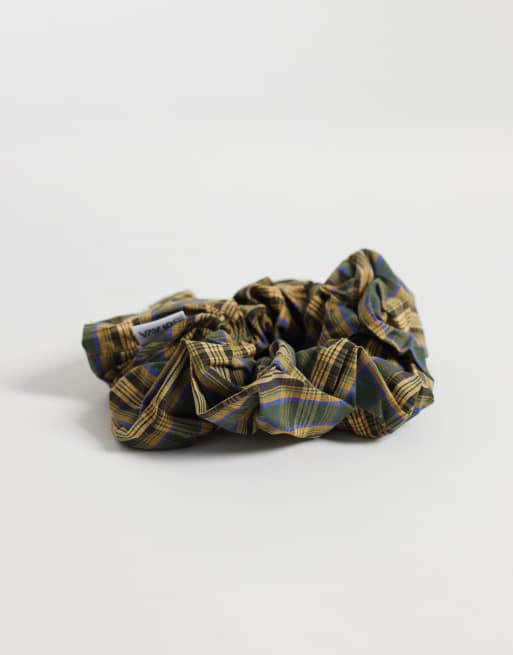 Sui Ava scrunchie in yellow tartan, 2 of 3