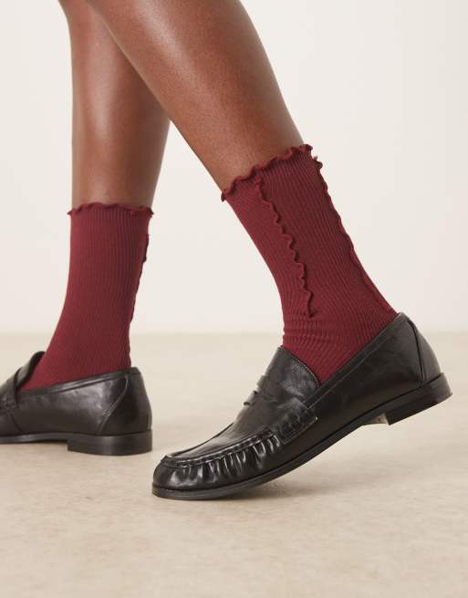 Sui Ava – Socken in Burgunderrot mit Rüschen, 3 von 3