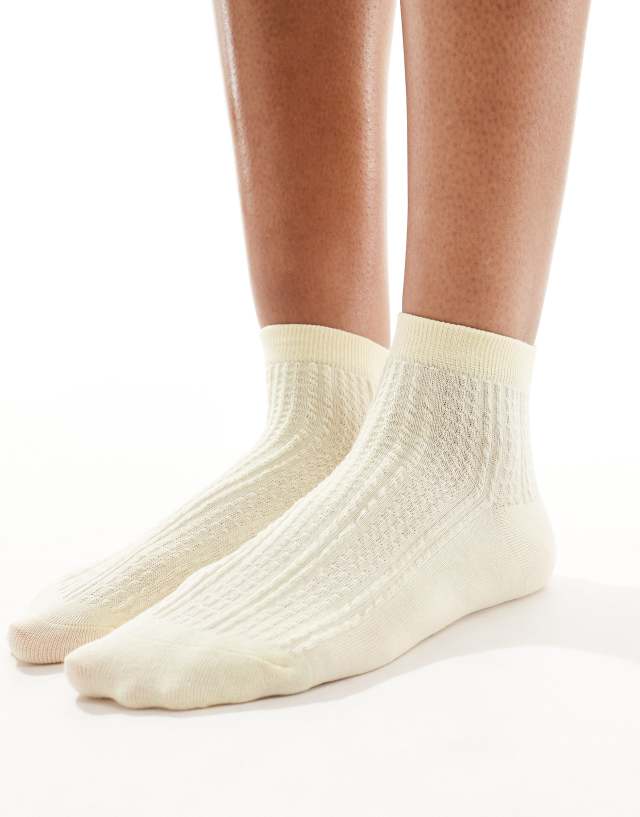 Sui Ava - sofie pointelle ankle socks in yellow