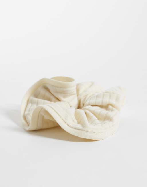 Sui Ava soft touch scrunchie in white, 2 of 3