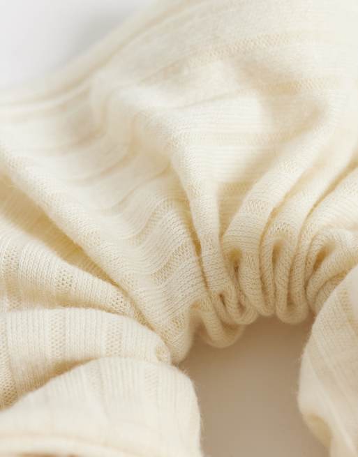 Sui Ava soft touch scrunchie in white, 3 of 3