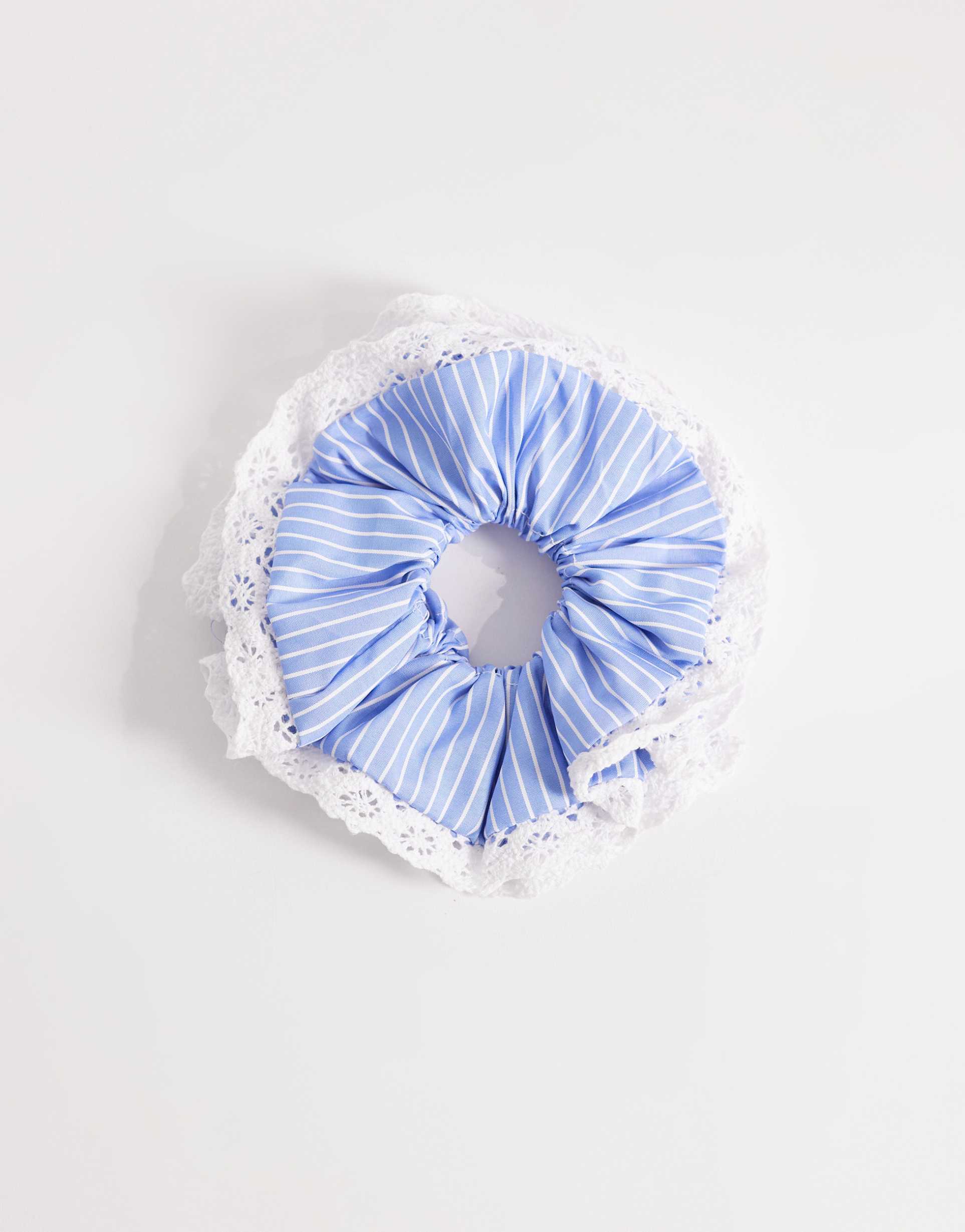 sui ava striped lace detail hair scrunchie in blue