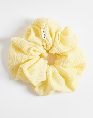 Sui Ava zig zag scrunchie in butter yellow