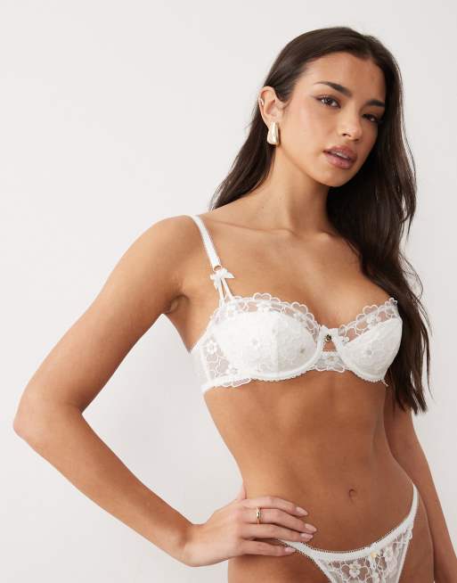 Sujetador balconette blanco con detalle de margaritas de encaje Evangeline de Boux Avenue, 3 de 4