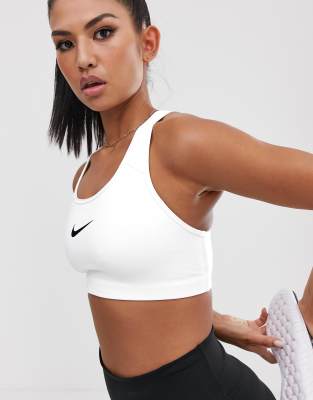 Sujetador blanco de sujeción media con logo de Nike Training | ASOS