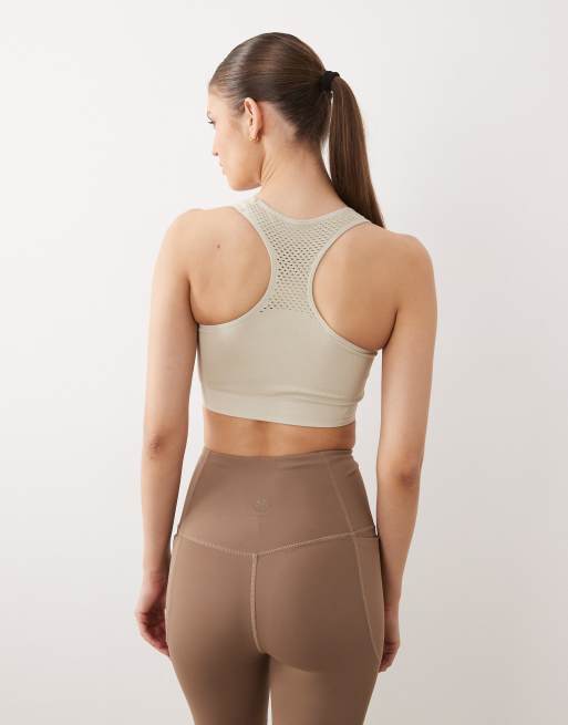 Sujetador deportivo blanco leche de almendras con espalda de nadadora Don't Sweat It II de Dare 2, 3 de 4