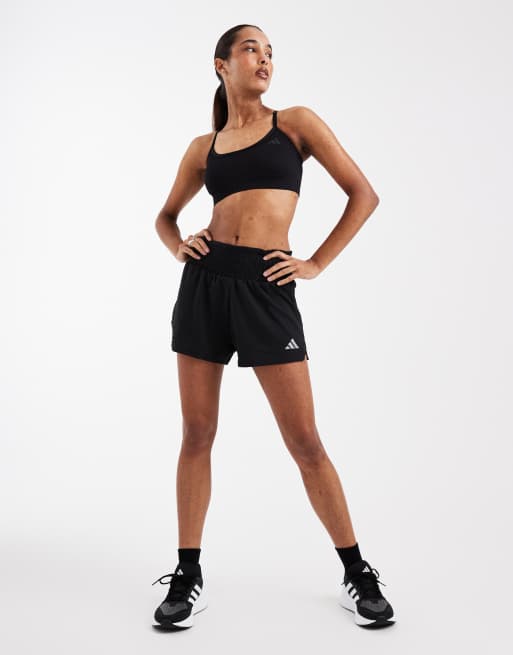 Sujetador negro básico de sujeción ligera con relleno de punto Workout essentials de adidas Performance, 2 de 4