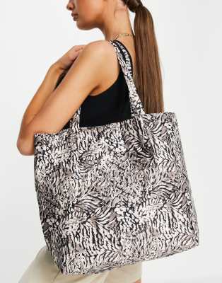 Аксессуары  Asos Сумка-тоут с принтом Demetrius Fiorelli Swift-Multi