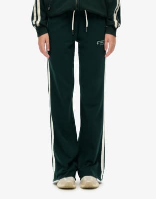 Superdry - Athletic - Ausgestellte Jogginghose in Emaille-Grün mit Streifen
