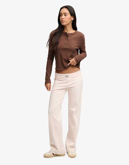 Superdry Athletic Essential Waffel-Longsleeve-Top mit Knopfleiste in kastanienbraun meliert, 4 von 6