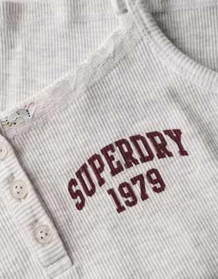 Superdry - Athletic Essentials - Camisole in meliertem Eisgrau mit Print und Knopfleiste