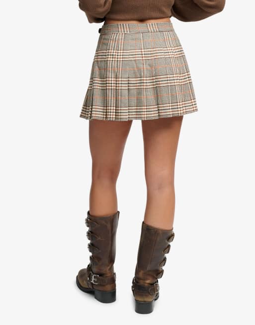 Superdry Athletic essentials check pleated skirt in beige/brown check, 4 of 6