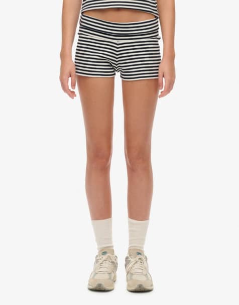 Superdry – Athletic Essentials – Gestreifte Shorts in Eclipse Navy mit Umschlagbund - view 1