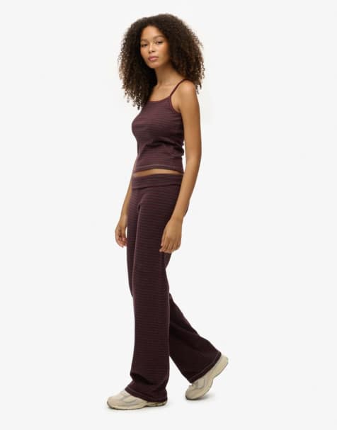 Superdry – Athletic Essentials – Jogginghose in Portweinrot/Anthrazitgrau gestreift mit Umschlagbund - view 1