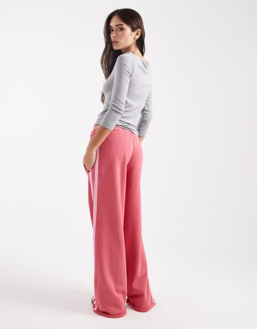 Superdry Athletic essentials logo straight joggers in holly berry red, 4 of 5