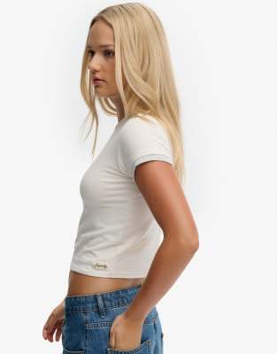 Superdry - Athletic Essentials - Mehrlagiges Oberteil in Wollweiß