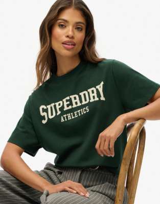 Superdry - Athletic Essentials - Oversize-T-Shirt in Emaille-Grün
