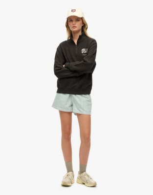 Superdry - Athletic Essentials - Pullover in Anthrazit mit kurzem Reißverschluss-Grau