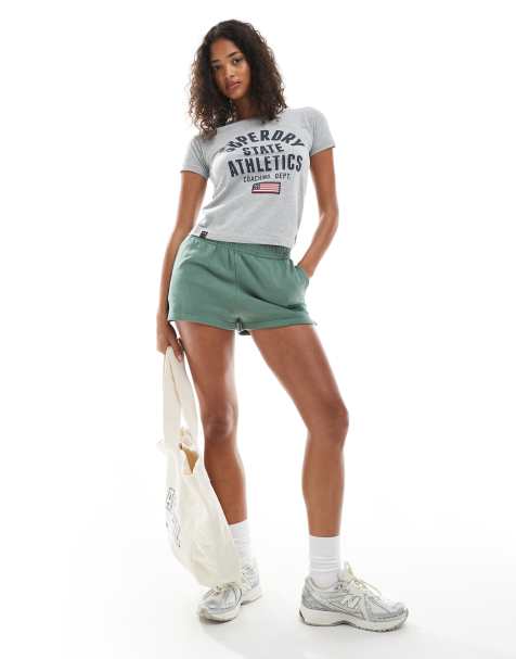 Superdry – Athletic Essentials – Shorts in Lorbeer-Khaki mit farblich abgestimmter Stickerei - view 1
