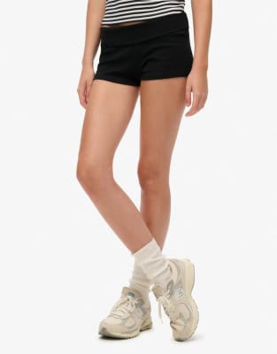 Superdry - Athletic Essentials - Shorts in Schwarz mit Umschlagbund