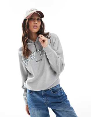 Superdry - Athletic Essentials - Sweatshirt in meliertem Grau mit kurzem Reißverschluss und Applikation