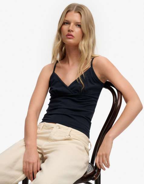 Superdry – Athletic Essentials – Trägertop in Eclipse-Marineblau mit V-Ausschnitt und Spitzenrand - view 1