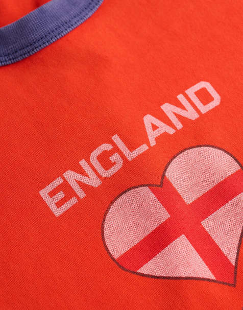Superdry – Athletic Football – T-Shirt in Rot mit „England“-Grafik und Streifen - view 1