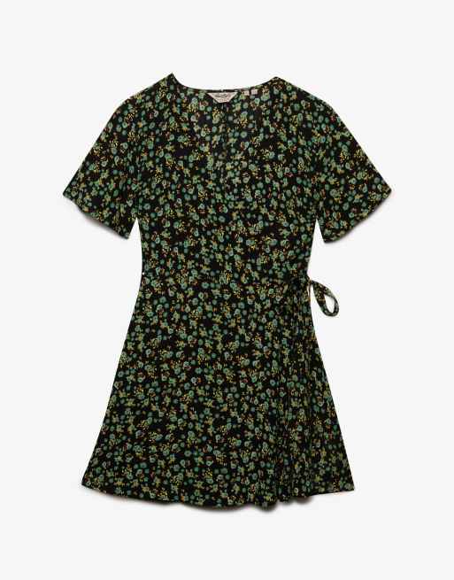 Superdry – Ausgestelltes Mini-Wickelkleid in Schwarz mit Ellys-Blumenmuster, 7 von 7