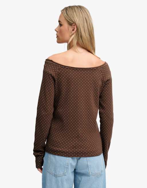 Superdry Bardot-Top mit schulterfreiem Ausschnitt in kastanienbraunem Punktmuster, 2 von 6