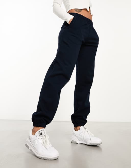 Superdry – Bestickte Boyfriend-Jogginghose in Eclipse-Marineblau