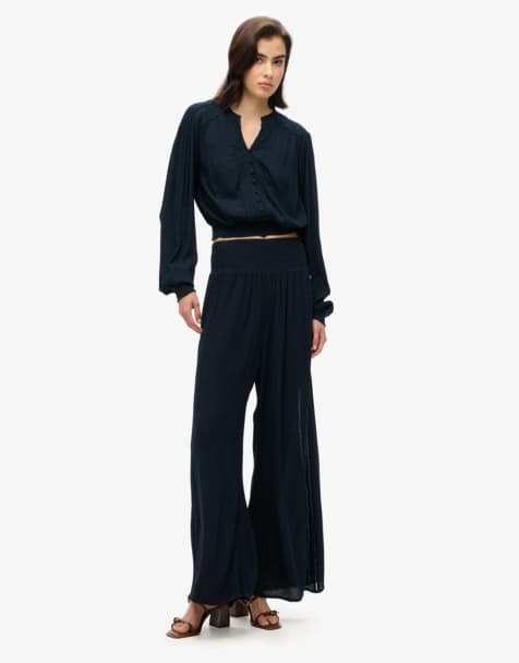 Superdry - Blouse smockée à manches longues avec détails en dentelle - Bleu marine éclipse - view 1