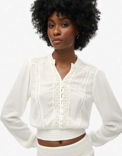 Superdry - Blouse smockée à manches longues avec détails en dentelle - Écru - view 1