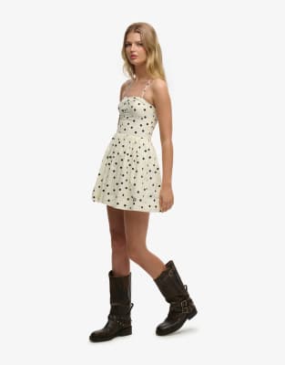 Superdry - Camisole-Minikleid in Creme mit Polka-Dots in Schwarz und Korsettdetail-Weiß