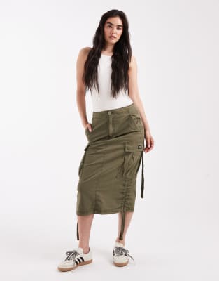 Superdry - Cargo-Midirock in gebranntem Olivgrün
