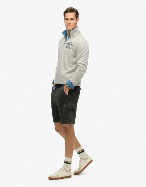Superdry – Cargo-Shorts in verwaschenem Schwarz mit Kontrastnaht