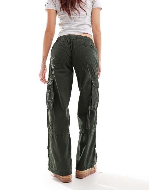 Superdry – Cargohose in Surplus Goods Olivgrün mit niedrigem Bund und weitem Bein, 4 von 5