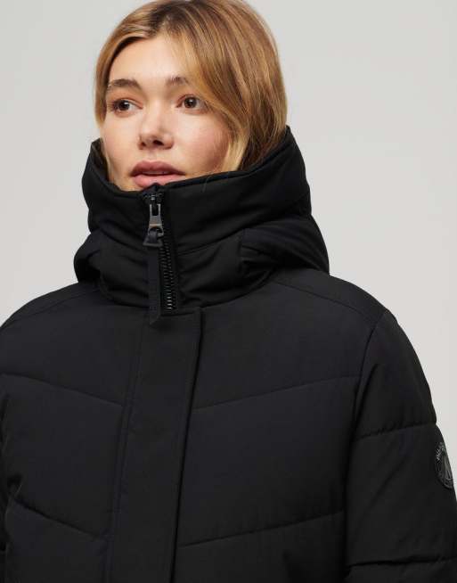 Superdry – City – Langer Steppmantel in Schwarz mit Chevron-Steppung, 4 von 4