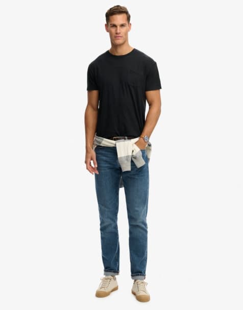 Superdry – Classic – T-Shirt aus Baumwollleinen in Tiefschwarz mit Tasche - view 1