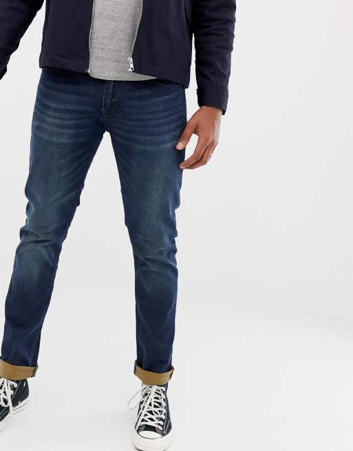 Superdry – Corporal – Eng geschnittene Jeans