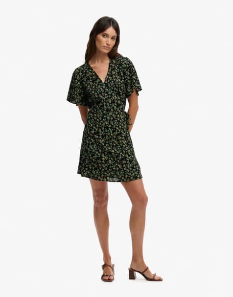Superdry - Ellys - Robe portefeuille courte fluide à fleurs - Noir - view 1